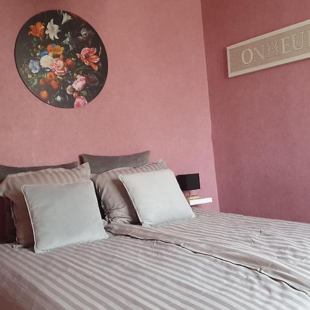 Close To Centre, 3 Rooms, 2 Bathr & Wc, Free Parking & Wifi, Spacious Living Area & Kitchen Brügge Exterior foto